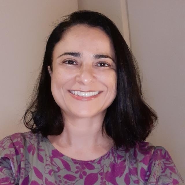 Headshot: Karla Corrêa